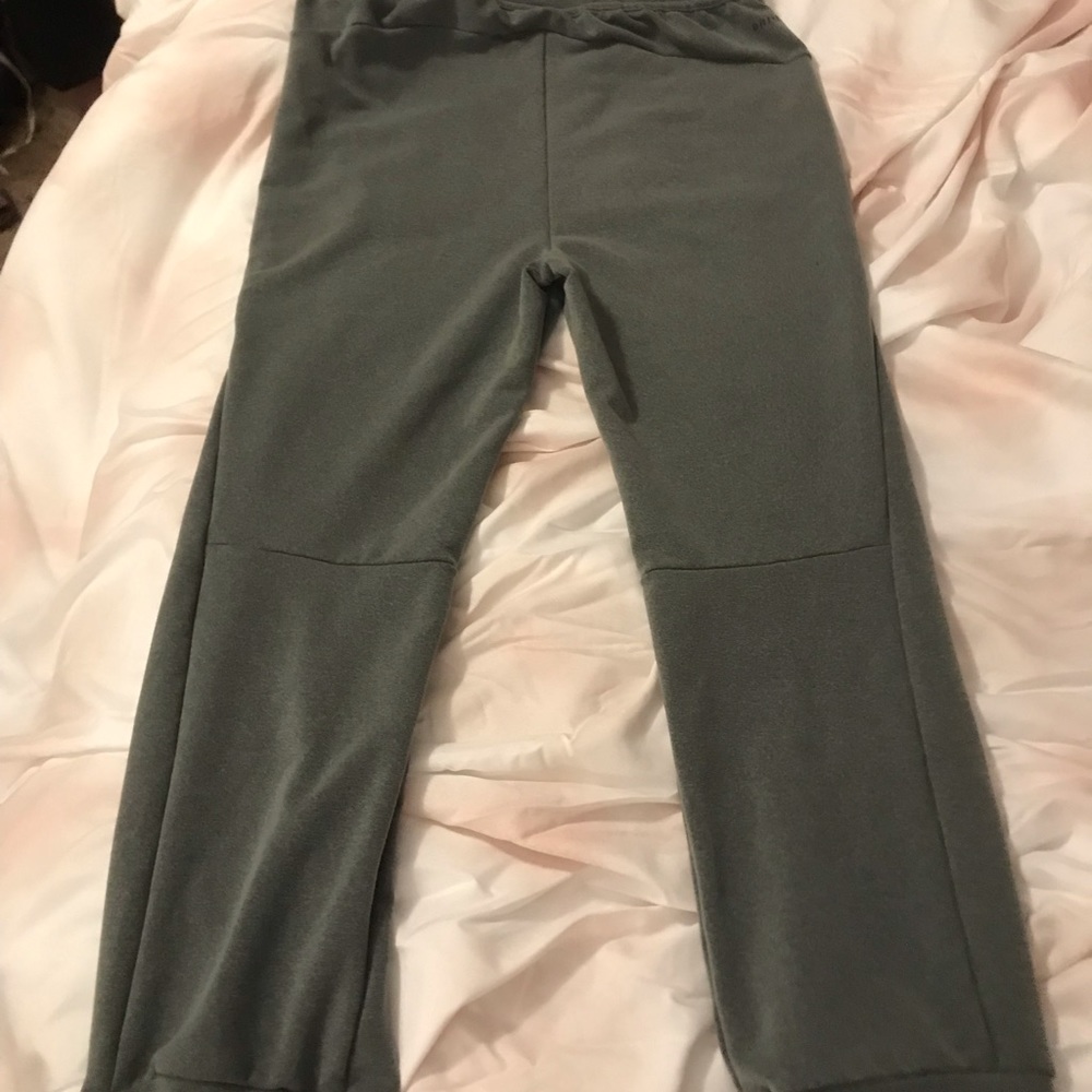 youth large nike sweatpants, zipper pockets